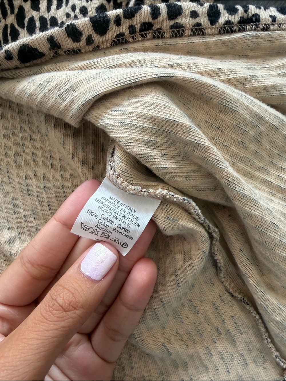 Brandy Melville Cheetah Print V-Neck Women's Sweater Cardigan - Beige and Black - Picture 4 of 4